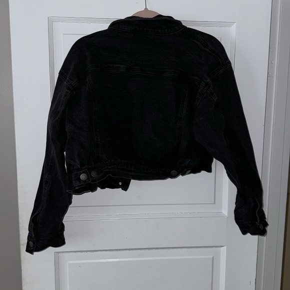 cropped black denim jacket - Picture 3 of 3